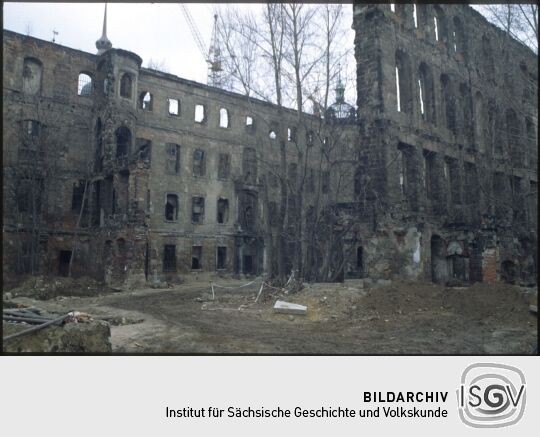 Innenhof der Ruine des Taschenbergpalais in Dresden.