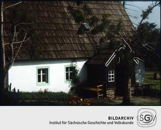 Gebäude mit Schindeldach in Zinnewald