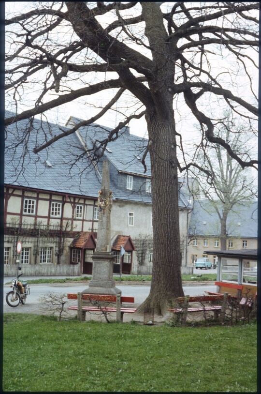 Marktplatz mit der Postdistanzsäzle in Bärenstein