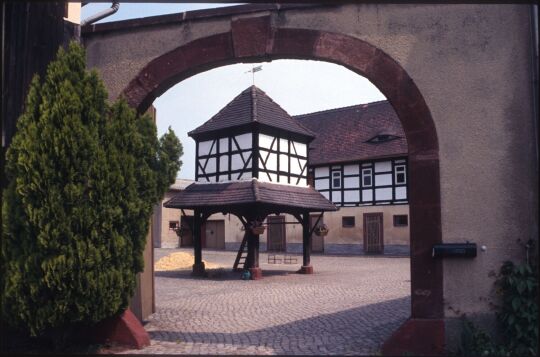 Fachwerkturm in einem Hof in Frauendorf