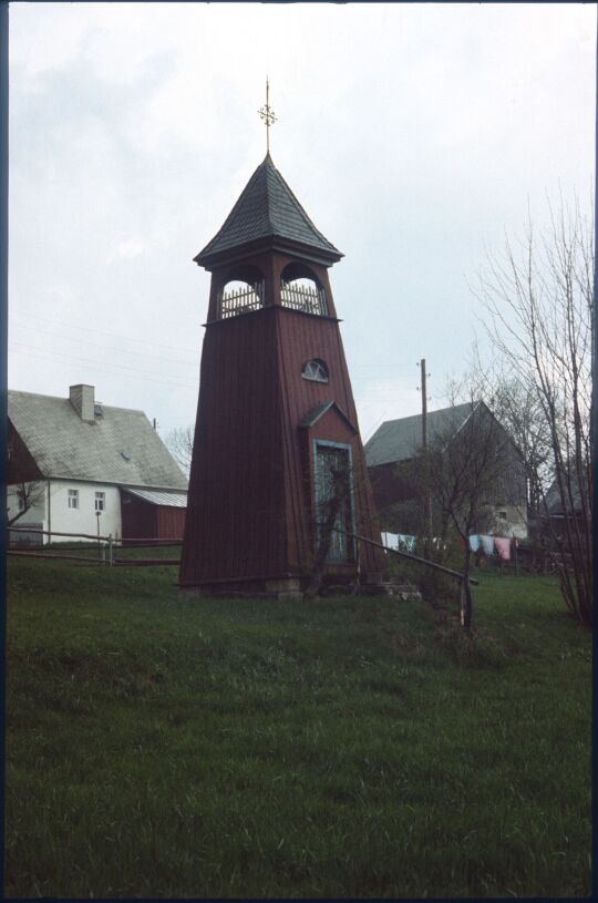 Blick zum Glockenturm in Gottgetreu