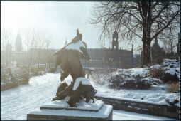 Bild: Denkmal für den Hofnarr Föhlich an der Augustustbrücke in Dresden.