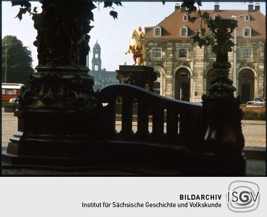 Neustädter Markt in Dresden mit dem Denkmal Goldener Reiter und dem Blockhaus