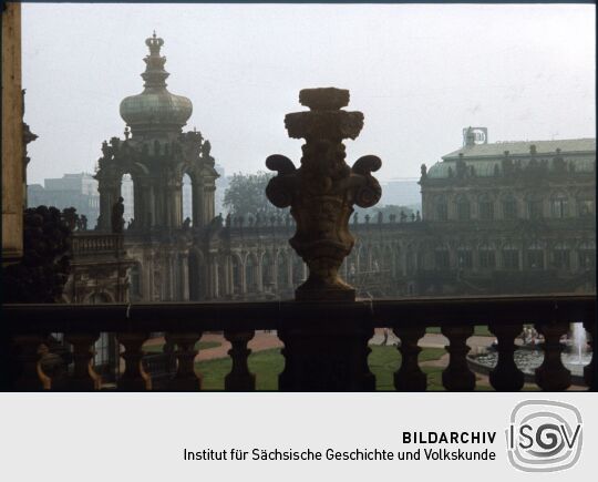 Blick von der Galerie des Dresdner Zwingers zum Kronentor