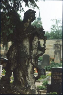 Bild: Grabmal auf dem Katholischen Friedhof in der Dresdner Friedrichstadt