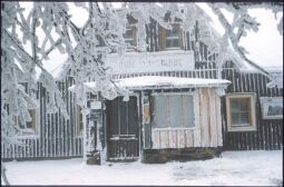 Bild: Vereistes Café 'Hochmoor' in Zinnwald-Georgenfeld