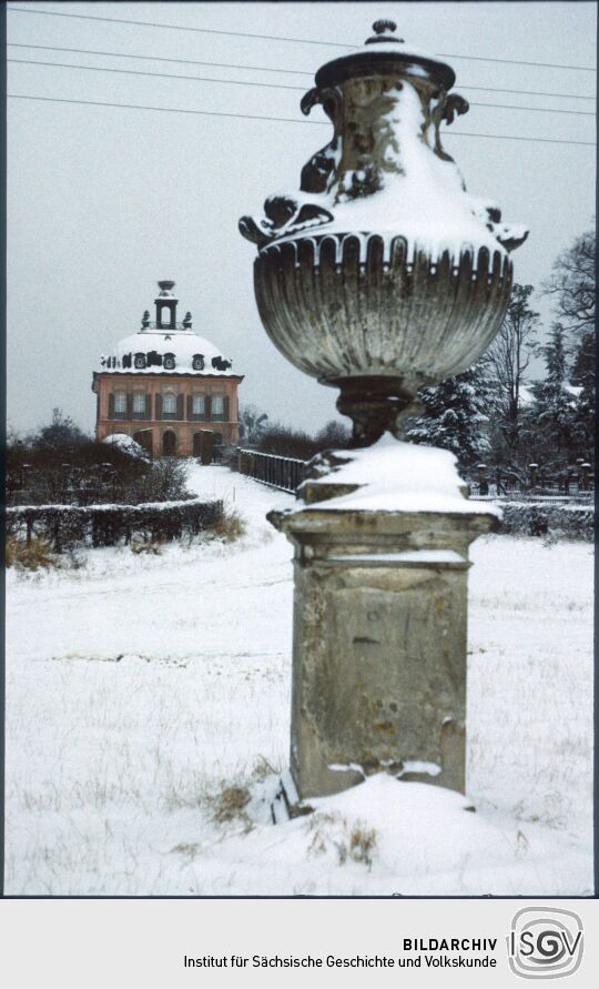 Klassizistische Vase vor dem Fasanenschlösschen in Moritzburg