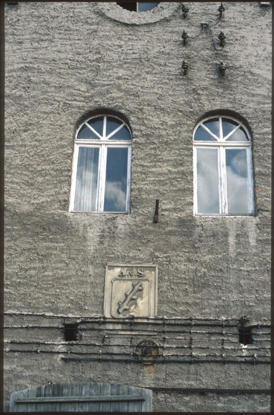 Wappenstein (?) am Rittergut Löbnitz