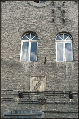 Bild: Wappenstein (?) am Rittergut Löbnitz