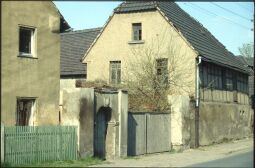 Bild: Tor zu einem Gebäude in Breunsdorf