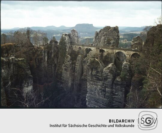 Blick zur Basteibrücke in der Sächsichen Schweiz