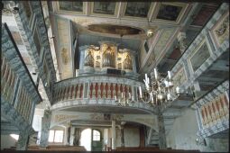 Bild: Blick zur Orgelempore der Kirche in Oybin