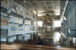 Bild: Blick durch die Kirche in Oybin zum Kanzelaltar