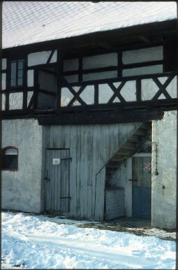 Bild: Fachwerkgebäude in Schweinerden mit Holztreppenhaus 1993/4