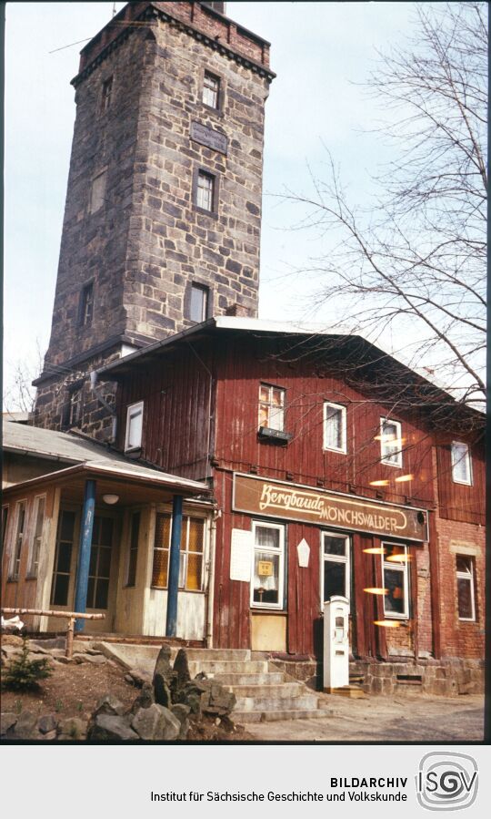 Mönchswalder Bergbaude mit Aussichtsturm auf dem Mönchswalder Berg