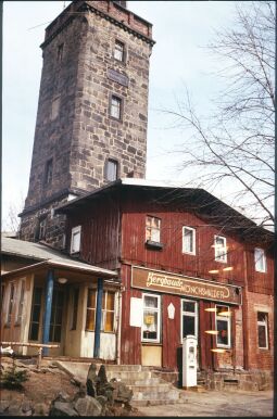 Bild: Mönchswalder Bergbaude mit Aussichtsturm auf dem Mönchswalder Berg