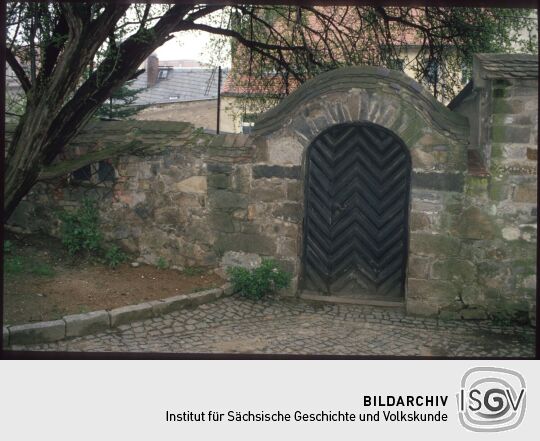 Tür in einer Mauer in Pulsnitz