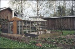 Bild: Garten mit Gewächshaus in Eibau
