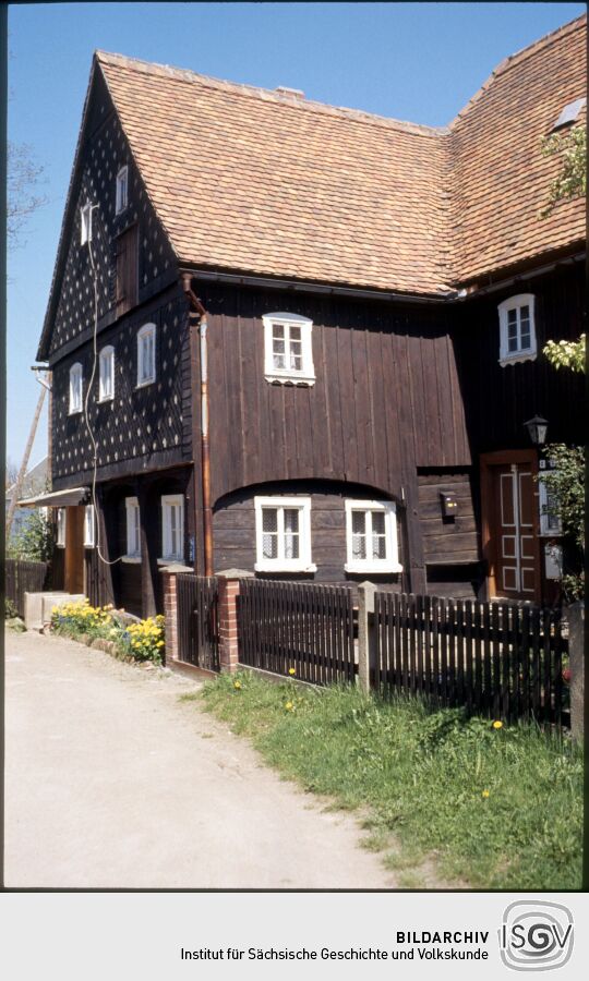 Umgebindehaus in Obercunnersdorf mit einer verschieferten Fassade