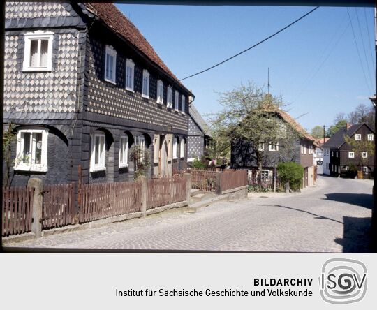 Ortsansicht von Obercunnersdorf mit schieferverkleideten Gebäuden