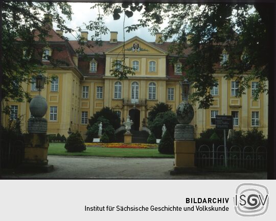 Blick zur Hoffassade von Schloss Rammenau