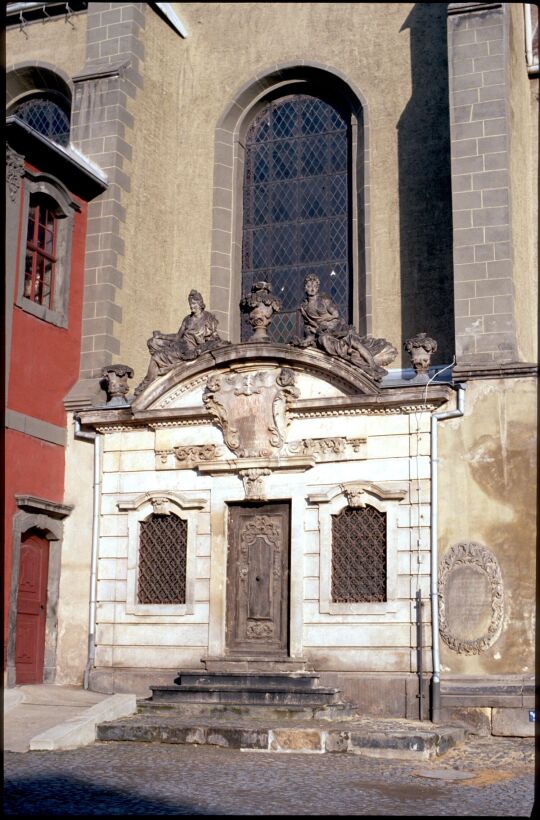 Barocker Logenbau mit Sandsteinfiguren an der St. Petri und Pauli Kirche in  Zittau 1987