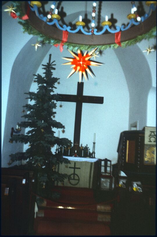 Innenansicht der Kapelle in Oberbärenburg mit Weihnachtlicher Dekoration 1974