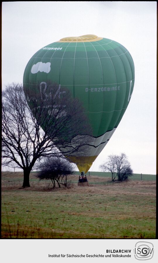 Heißluftballon mit Bierwerbung in Dresden Weixdorf