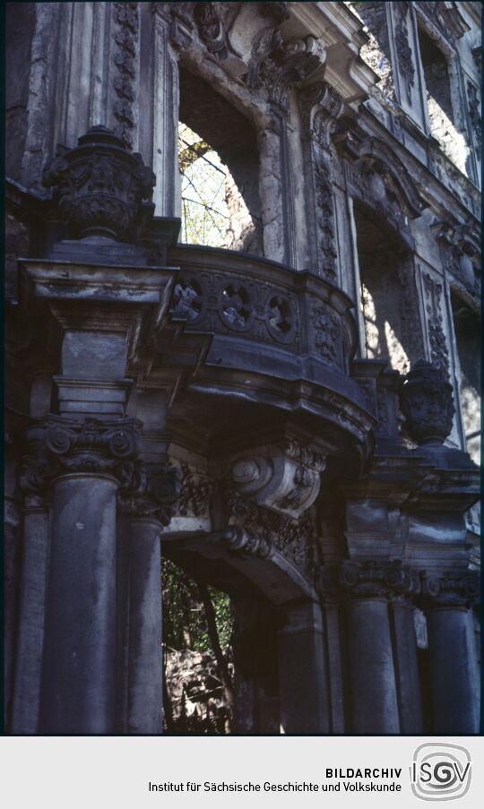 Portal am Ruine des Taschenbergpalais