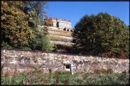 Bild: Blick vom Elbufer in Dresden über den Weinberg zum Lingnerschloss (Villa Stockhausen) 1988
