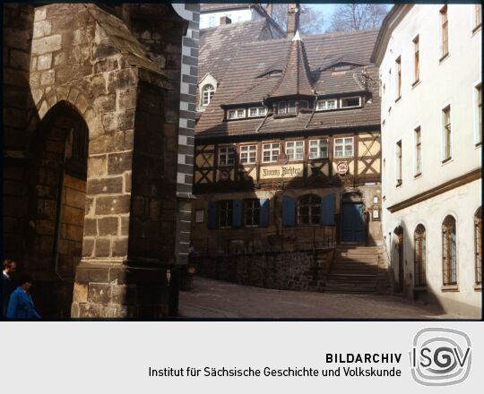 Blick zur Gaststätte Vincenz Richter hinert der Frauenkirche in Meißen 1985.