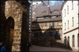 Bild: Blick zur Gaststätte Vincenz Richter hinert der Frauenkirche in Meißen 1985.