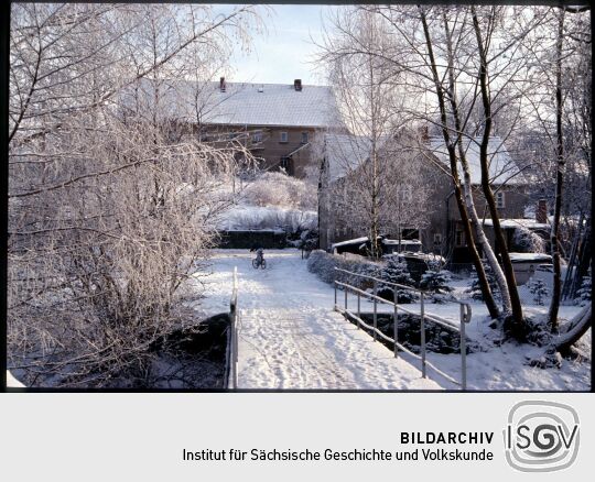 Brücke über die Große Röder im verschneiten Kleinröhrsdorf