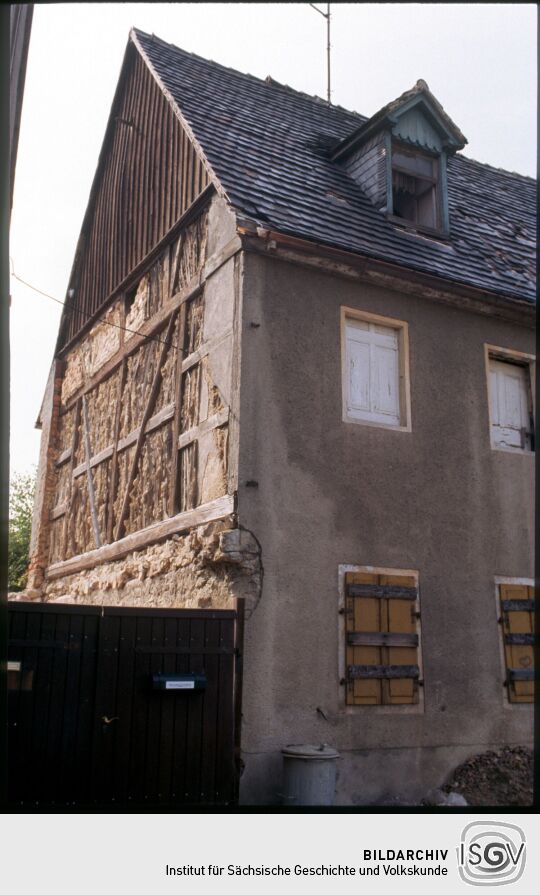 Gebäude mit Teils freiligender Fachwerkwand in Mügeln 1995