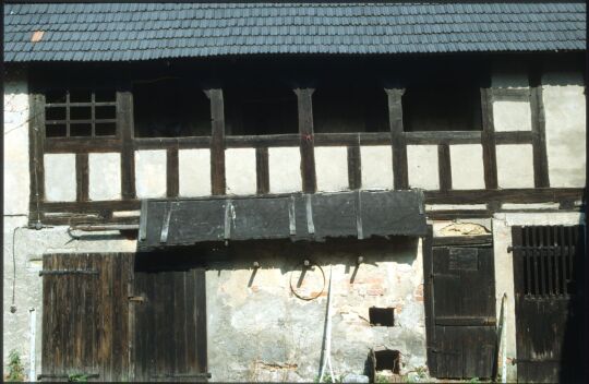 Gebäude mit einem Laubengang in Breunsdorf