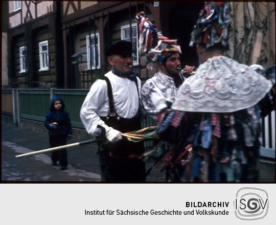 Umzug der Schifferfastnacht in Postelwitz 1959: Fleckelmänner