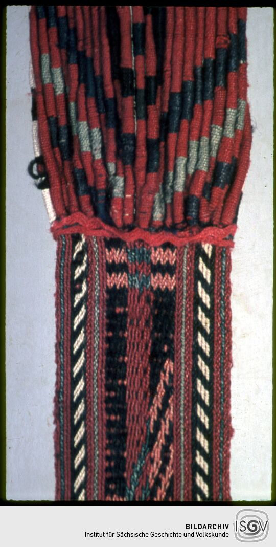 Exponat der Ausstellung bulgarischer Volkskunst 1953 in Leipzig: Textilie