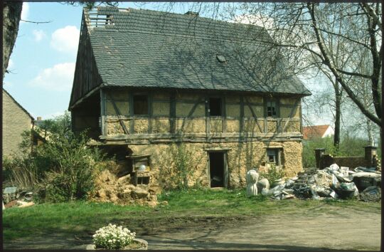 Fachwerkgebäude in Belgershain 1994, z. T. bereits zusammengebrochene Wände