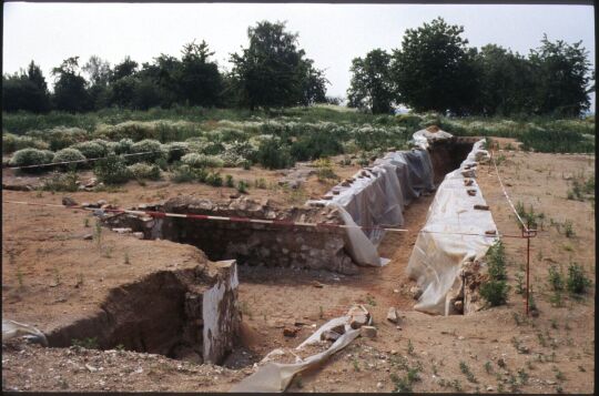 Reste der Kirche des für den Tagebau abgerissenen Ortes Breunsdorf