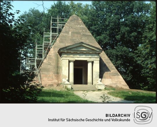 Mausoleum  im Schlosspark Machern