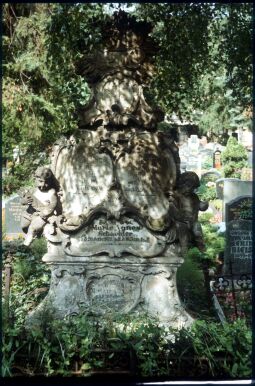 Bild: Grabstein auf dem Neustädter Friedhof in Dresden