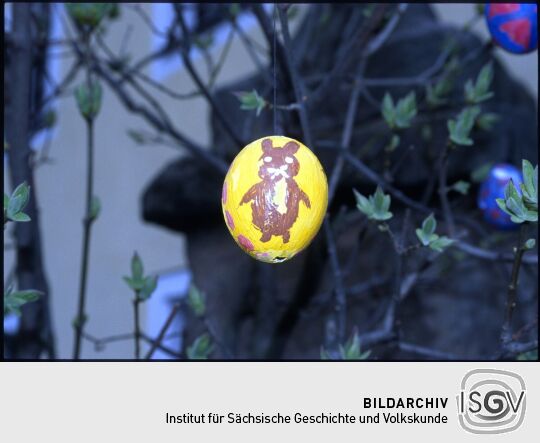 Osterei an einem Baum in Bonnewitz