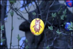 Bild: Osterei an einem Baum in Bonnewitz