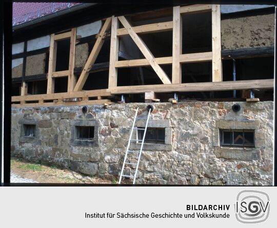 Rekonstruktion des Fachwerks an einem Gebäude in Bonnewitz