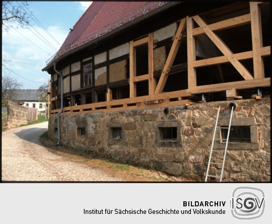 Rekonstruktion des Fachwerks an einem Gebäude in Bonnewitz