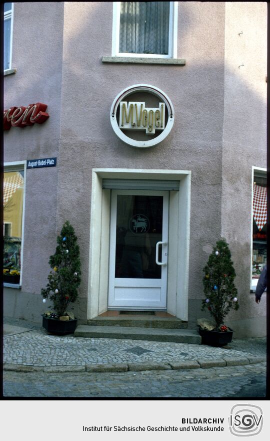 Eingang zu einer Fleischerei am August-Bebel-Platz in Weißenberg