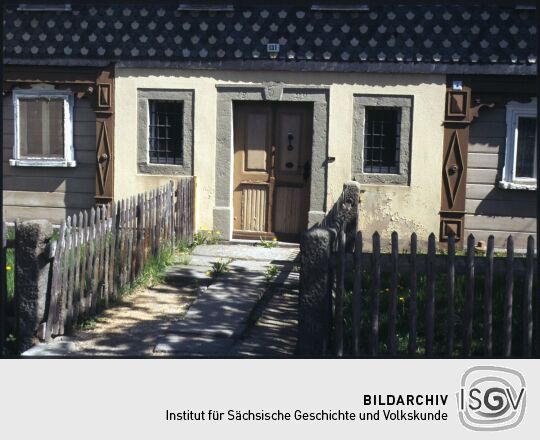 Steingefasste Eingangstür zu einem Umgebindehaus in Obercunnersdorf