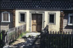 Bild: Steingefasste Eingangstür zu einem Umgebindehaus in Obercunnersdorf