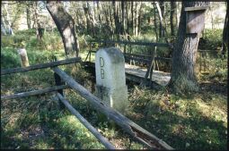 Bild: Grenzstein an der deutsch-tschechischen Grenze bei Posseck