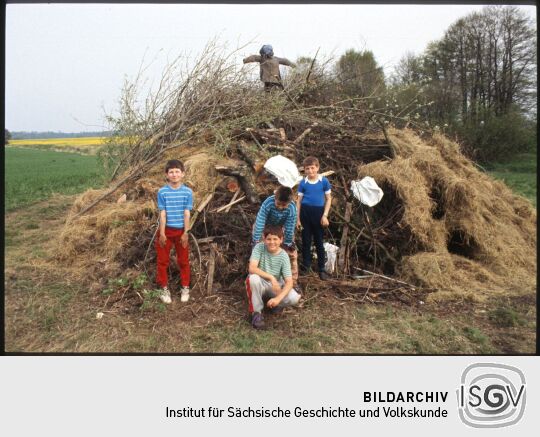 Bewacher des Hexenfeuers in Zschornau-Schniedel